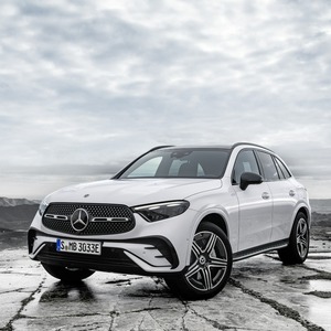 เมอร์เซเดส GLC พรีเมียม แฟมิลี่ เอสยูวี พร้อมห้องโดยสารกว้างขวาง เครื่องยนต์ทรงพลัง และความสะดวกสบายในการขับขี่ที่ยอดเยี่ยม - Product Image 3