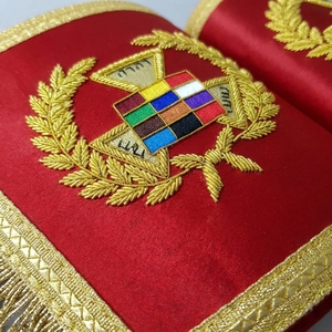 Delantales/Bolsos de Seda Masónicos Hechos a Mano, Bordados, para Graduación, Artesanías Navideñas, Diseño Exquisito, Base de la Colección - Product Image 4