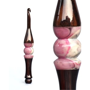 Crochet hybride en résine et bois fantaisie, poignée ergonomique, aiguille à tricoter de 5 mm à 10 mm, crochet sculpté à la main pour le tissage de fils épais - Product Image 4