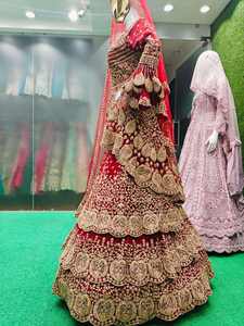 Vestido de novia informal de última moda LX Bridal con intrincado trabajo Dori, diamantes y piedras Jarkan, con diseño de cola de novia. - Product Image 5