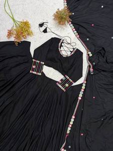 Lehenga Choli noir avec broderie miroir, ensemble traditionnel indien spécial pour femmes, Navratri Garba Lehenga Navratri Chaniya - Product Image 4