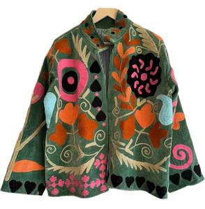 Chaqueta Bomber Estilo Vintage Hecha a Mano y Ecológica, Tejida, Transpirable, Bordada con Diseño Floral Indio, 100% Algodón y Nailon - Product Image 5