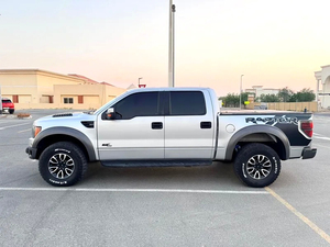 Occasion 2012 Ford Raptor Spécifications GCC 135 000 km 499 ch 5 places 8 cylindres Conduite à gauche Type de carburant essence Transmission automatique - Product Image 3