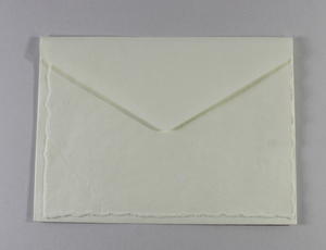 Carte à bords festonnés personnalisable de haute qualité 250 g/m² avec enveloppe assortie, papier recyclé fait main à partir de fibres de coton - Product Image 1