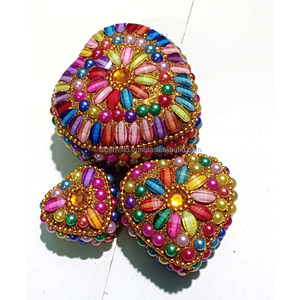 กล่องเครื่องประดับรูปหัวใจพร้อมลูกปัดหลากสีประดับกลิตเตอร์ ชุด 3 ชิ้น กล่องเก็บของทำมือสวยงาม - Product Image 2