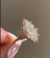 Bague de fiançailles et de mariage classique en moissanite taille marquise sertie à griffes, en or jaune 14K à double sangle, Vana Jewels, Tendance Unique