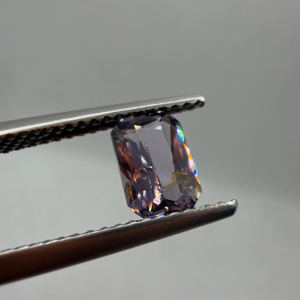 Spinelle naturelle de Mahenge 1,03 carat taille émeraude de Tanzanie pour la fabrication de bijoux - Product Image 1