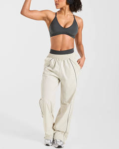 Nouvelle conception personnalisée de survêtement blanc pour femme, pantalon de jogging et veste de survêtement avec passepoil contrastant, tissu léger tissé, ensembles de survêtements pour femme - Product Image 3