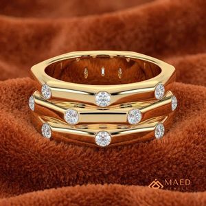 Anillo de Moissanita Redondo con Cinco Piedras, Banda Abierta, Oro Sólido, Joyería Fina, Anillo de Boda para Mujer, Acabado de Lujo Premium Elite de Brooklyn - Product Image 4