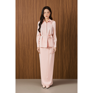 Ensemble de détente élégant en satin pour femme, prêt à être expédié, haut à manches longues et pantalon large, vêtements de nuit confortables pour la vente en gros - Product Image 1