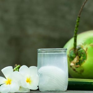 Coco joven fresco premium con agua de coco dulce de Vietnam - Product Image 5