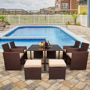 Offerta a Tempo Limitato: Set da Pranzo da Esterno in Rattan PE Effetto Legno a 9 Pezzi con Tavolo in Vetro Temperato per Hotel e Patii - Product Image 2
