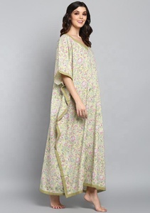 ชุดคาฟตันสีชมพูอ่อนสำหรับผู้หญิงชุดกลางคืนคอวีพิมพ์ลายดอกไม้ยาวถึงพื้นสำหรับงานราตรี - Product Image 4