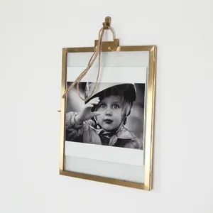 Cadre photo rectangulaire en laiton et verre PF1071, design artisanal, à suspendre verticalement, décoration murale, finition laiton de qualité supérieure - Product Image 2