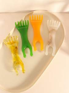 Peine de masaje de resina natural para relajación del cuero cabelludo, desenredado del cabello, cuidado diario del cabello, terapia de spa, herramienta antiestática duradera hecha a mano - Product Image 2