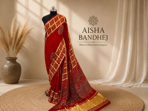 Sari de Lujo con Estampado Ajrakh Hecho a Mano, con Pallu de Tela de Alta Calidad y Borde a Cuadros Elegante, Sari Étnico para Festivales para Mujer - Product Image 1