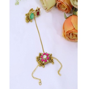 Magnifique bracelet de main en or plaqué or de qualité supérieure, orné de perles Kundan, pour femmes, bijoux traditionnels indiens Hathphool. - Product Image 2