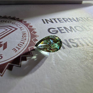 Diamant de laboratoire cultivé en forme de poire, vert bleuâtre vif fantaisie, 2 carats, taille brillant modifiée, VS1, certifié IGI, non monté - Product Image 3