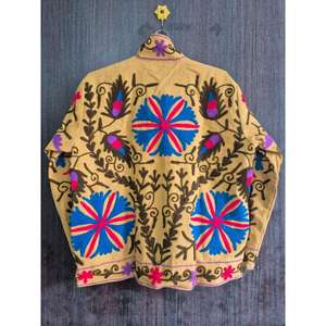 Veste en velours Suzani faite à la main pour femmes, réversible, brodée de fleurs, style bohème vintage - Product Image 4