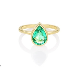 แหวนทองคำ 14K สีเหลืองประดับพลอยรูปทรงหยดน้ำสีแดงและสีเขียวแบบเรดดี้เมอร์รี่ จาก Starsgem เหมาะสำหรับเป็นของขวัญหมั้น งานเลี้ยง หรือวันครบรอบ - Product Image 1