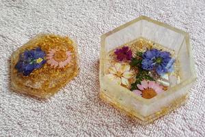 กล่องใส่เครื่องประดับเรซิ่นลายดอกไม้สุดหรู งานแฮนด์เมด กล่องเก็บเครื่องประดับเรซิ่นขนาดเล็กแบบกำหนดเอง สำหรับเป็นของขวัญ - Product Image 4