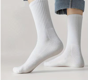 Chaussettes de sport HAWK SPORTS INDUSTRIES blanches et noires - Antidérapantes, toutes saisons, confortables, pour les sports de plein air - Product Image 2