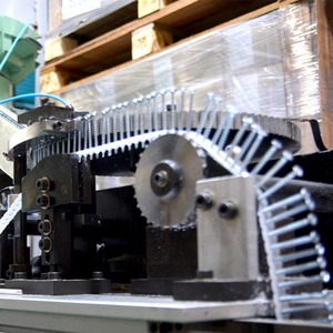 [YOU-ONE Sistemi di Fissaggio] Macchina per l'Assemblaggio e la Collazione di Viti, Fino a 1000 Viti al Minuto, Collatore per Strisce di Plastica - Product Image 1