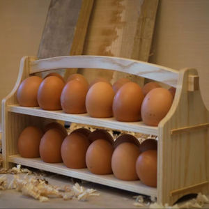 Support à œufs en bois de luxe avec finition polie lisse, idéal pour les cuisines modernes et la décoration rustique. - Product Image 1