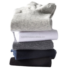 Chaussettes de performance à séchage rapide avec soutien amortissant et panneaux en maille pour le sport et l'entraînement quotidien - Product Image 2