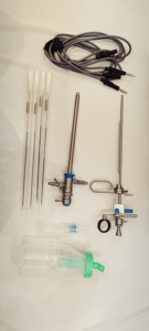 El conjunto Kara Mediclust de 2.9 mm para TURP es un paquete de instrumentos urológicos especializados y compactos utilizados para la Resección Transuretral del pene. - Product Image 2