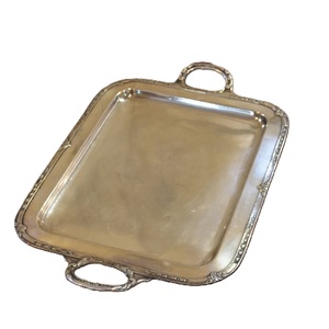 Bandeja de aluminio de estilo exclusivo con asa, plateada, para servir aperitivos y dulces para invitados al mejor precio. - Product Image 1