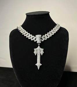 Reloj de eslabones cubanos para hombre, estilo rapero, con incrustaciones de moissanita VVS, de 13mm-22mm de ancho, de plata maciza 925 chapada en oro de 18k, con efecto diamante, al por mayor - Product Image 1