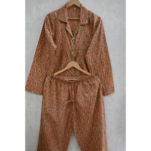 Conjunto de Pijama de Algodón con Estampado Floral a Mano, Ropa de Dormir Étnica Suave y Transpirable para Mujer - Product Image 4