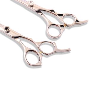 Ciseaux de coiffure de qualité professionnelle, outils de coupe conçus pour les stylistes de salon recherchant une coupe précise et fluide. - Product Image 2