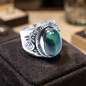 Anillo de Malaquita Natural en Plata de Ley 925, Hecho a Mano, con Gema Verde, Estilo Vintage Boho, Diseño Elegante, Venta al Por Mayor - Product Image 3