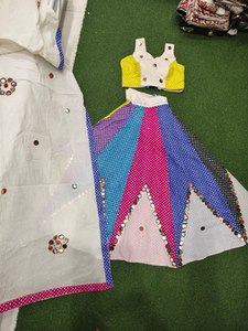 Conjunto Tradicional de Alta Calidad Chaniya Choli de Laxmi Lifestyle, Tela de Algodón Khadi de 8 Metros, Corte Ajustado, Secado Rápido, Largo hasta el Suelo, para Fiestas y Bodas - Product Image 3