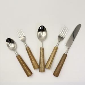 Nouvel ensemble de couverts de luxe en acier inoxydable poli miroir avec manche en bois, idéal pour mariages et réceptions royales - Product Image 4