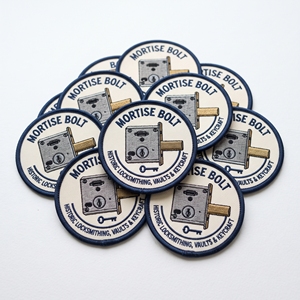 Parches Bordados Personalizados al por Mayor para Cerrajeros, Insignias Tubulares con Corte de Escudo, Fabricante de Insignias Keycraft a Granel - Product Image 2