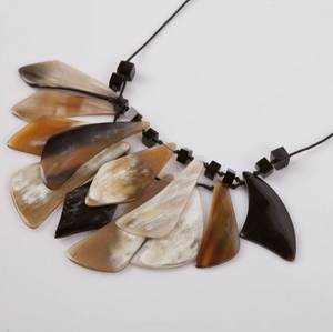 Collier pendentif en corne, nouveau bijou tendance, article très vendu - bijoux pour femmes ici - Product Image 3