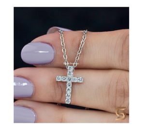 Collar con Colgante de Cruz de Oro Blanco Sólido de 18K con Moissanita |   Delicado Collar con Cruz Religiosa, Joyería Brillante de Fe, Regalo - Product Image 1