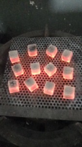 Charbon de bois en briquettes à allumage instantané, idéal pour la cuisine indonésienne et parfait pour la chicha. - Product Image 3