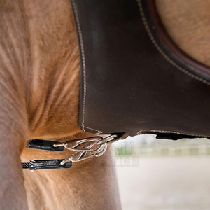Fouet en cuir avec attaches métalliques et poignée pour l'entraînement équestre - Product Image 4