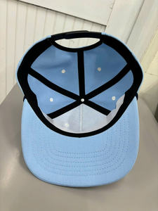 Casquette Snapback Bleu Clair à Visière Plate 5 Panneaux en Sergé avec Broderie Chaîne, Réglable, Style Streetwear, Fabriquée au Vietnam - Product Image 5