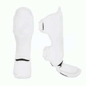 Protège-tibias de sport professionnels avec rembourrage doux et sensation légère et confortable, protège-tibias légers et durables pour le fitness - Product Image 1