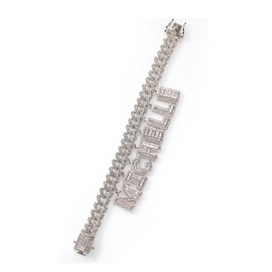 Pulsera de eslabones cubanos con diamantes de moissanita totalmente engastados, con dijes de letras C, M, H personalizados para unisex. - Product Image 2