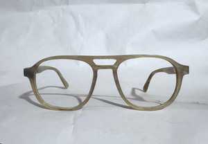 Gafas de Sol Hechas a Mano con Cuerno de Buey Natural, Técnica de Empalme Distintiva, Forma Contemporánea, Logotipo Personalizado y Montura Moderna - Product Image 2
