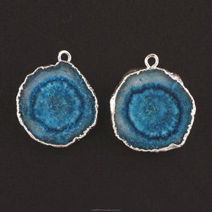 Encantos redondos a juego de cuarzo Solar azul galvanizado para hacer joyas de piedras preciosas hechas a mano al por mayor - Product Image 2