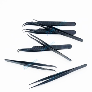 Pince à épiler RMI Diamond Grip noire, couleur plasma, anti-magnétique, pour extensions de cils, à pointes dentelées/serrées, en acier inoxydable de précision - Product Image 6