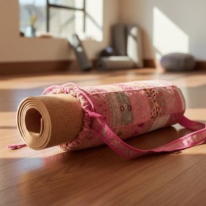 Tapete de yoga hecho a mano con patchwork Kambhari, estilo bohemio en colores pastel, artesanía india de Rajasthan. - Product Image 1