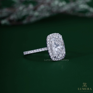 Anillo de Compromiso con Diamante Cultivado en Laboratorio de Corte Cojín de 5.57CT, Oro Blanco de 14K, Talla Pavé, Anillo de Novia Alargado, Lujoso para Mujer, Certificado IGI - Product Image 4